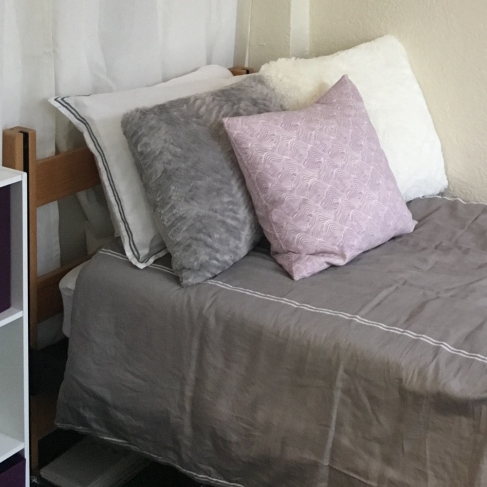 Twin duvet. Dorm ready! Home Editions. Retail $302